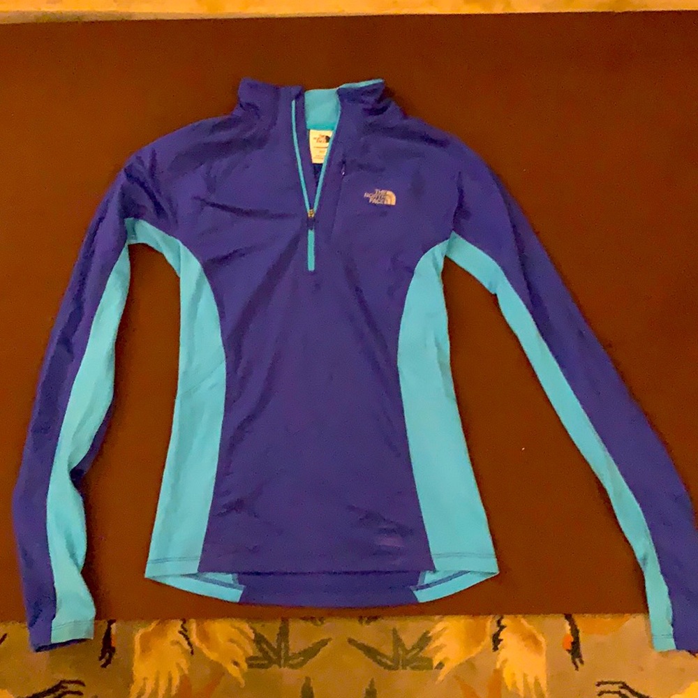 North face long sleeved blue shirt